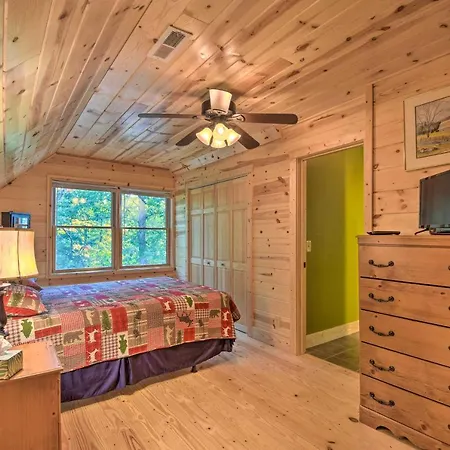 Secluded Cabin With Deck 13 Miles To Downtown Murphy